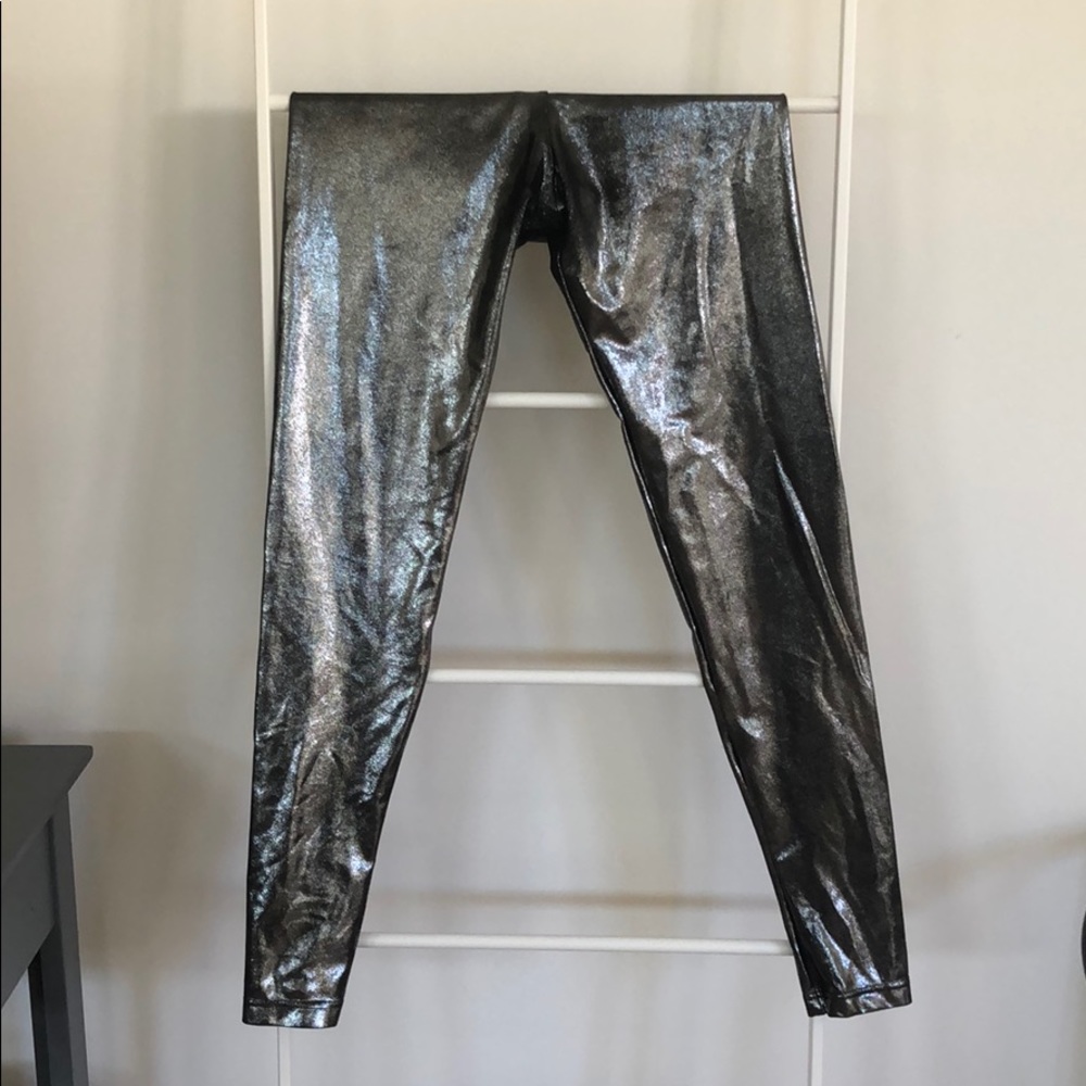 Sukishufu for Carbon38 silver leggings